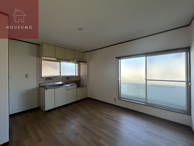 物件内観写真5　(ゆったり過ごせる居間です)