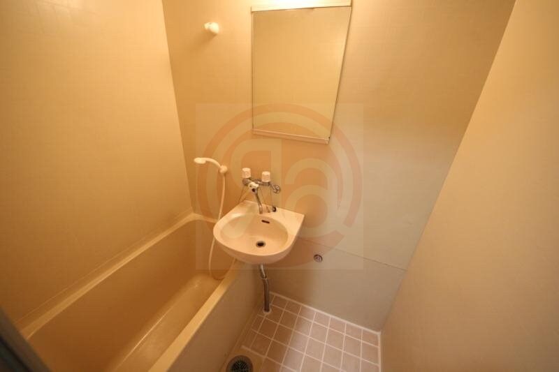 物件内観写真11　(日々の疲れを癒すお風呂付です)