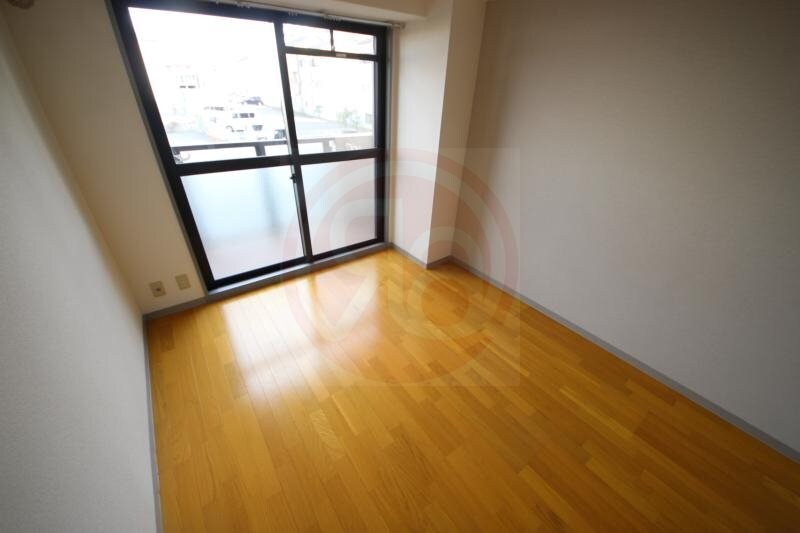 物件内観写真8　(コンパクトで使いやすい洋室です)