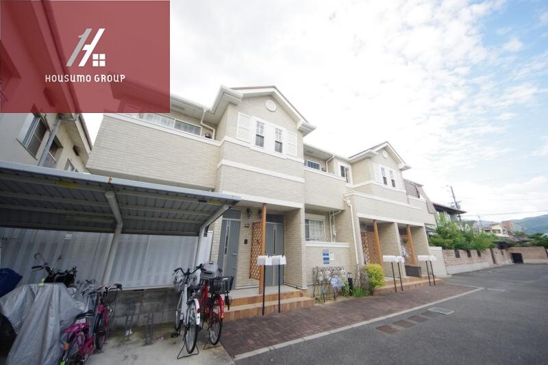 物件外観写真2　(外観は落ち着いています)