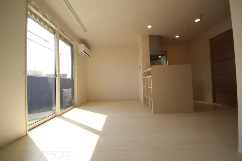 物件内観写真10　(明るい室内です)