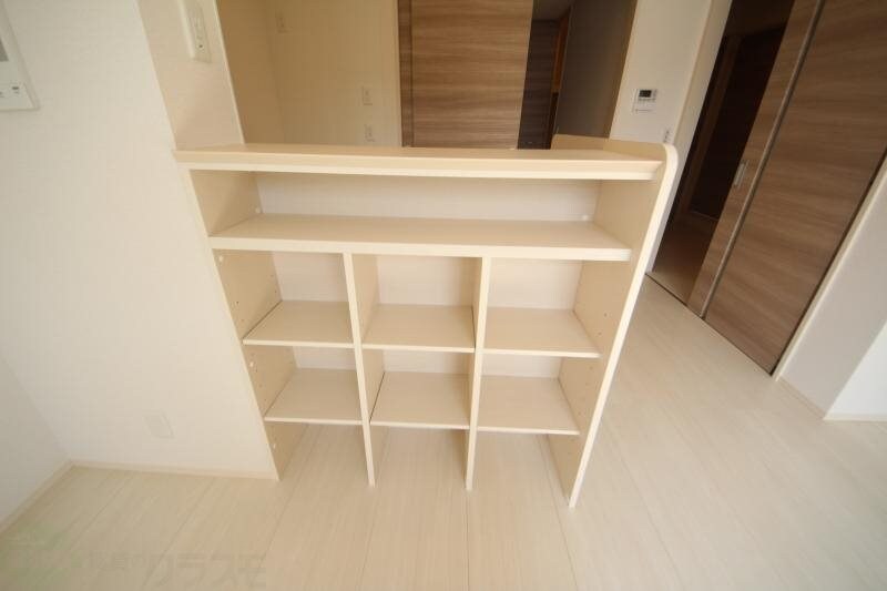 物件内観写真27　(便利な収納スペースです)