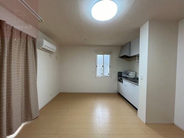 物件内観写真5　(ゆったり過ごせる居間です)