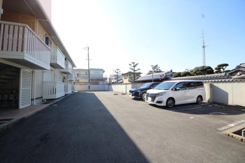 物件外観写真3　(駐車場があります)