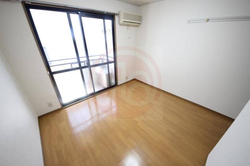 物件内観写真16　(広々とした洋室です)