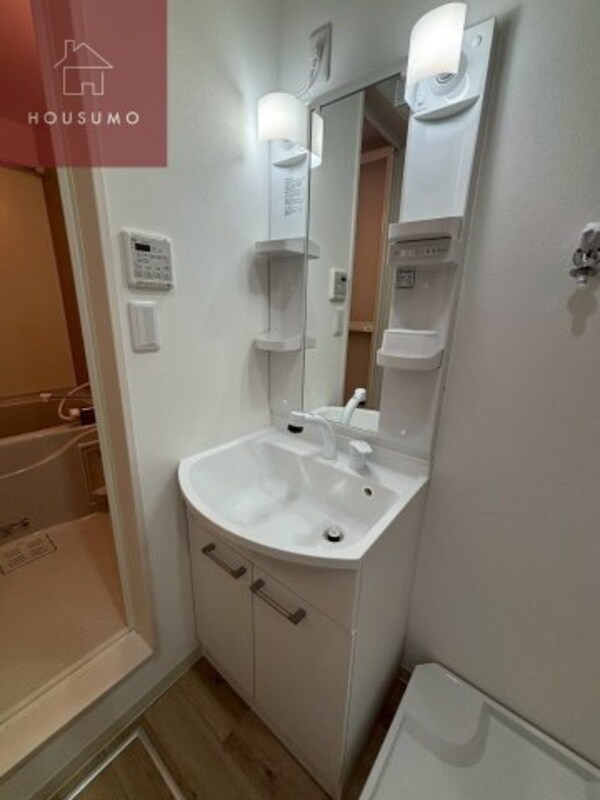 独立洗面台(独立洗面台、小物を置くことができて便利です)