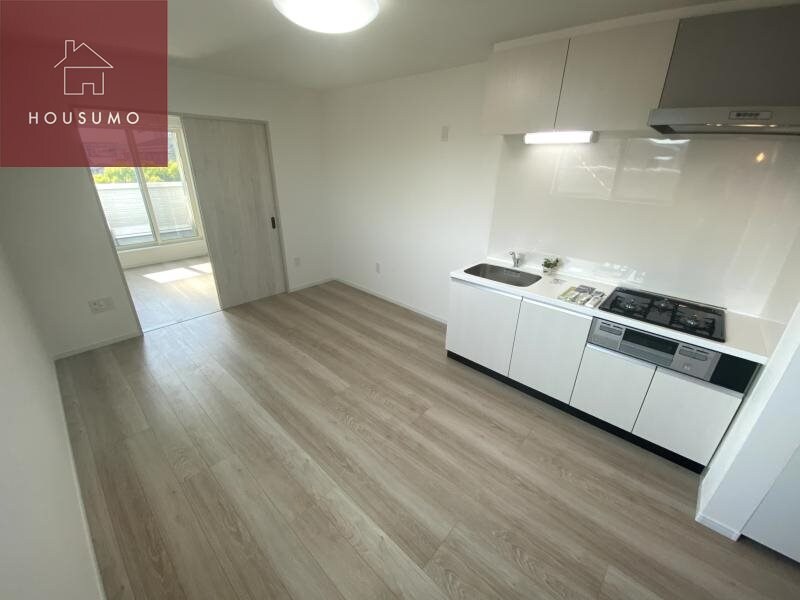 物件内観写真16　(こちらのリビングで趣味の時間をお楽しみください)