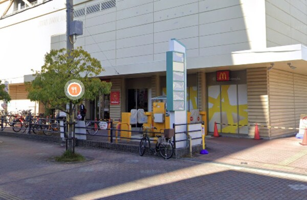 周辺環境(マクドナルド イオン鴻池店 832m)