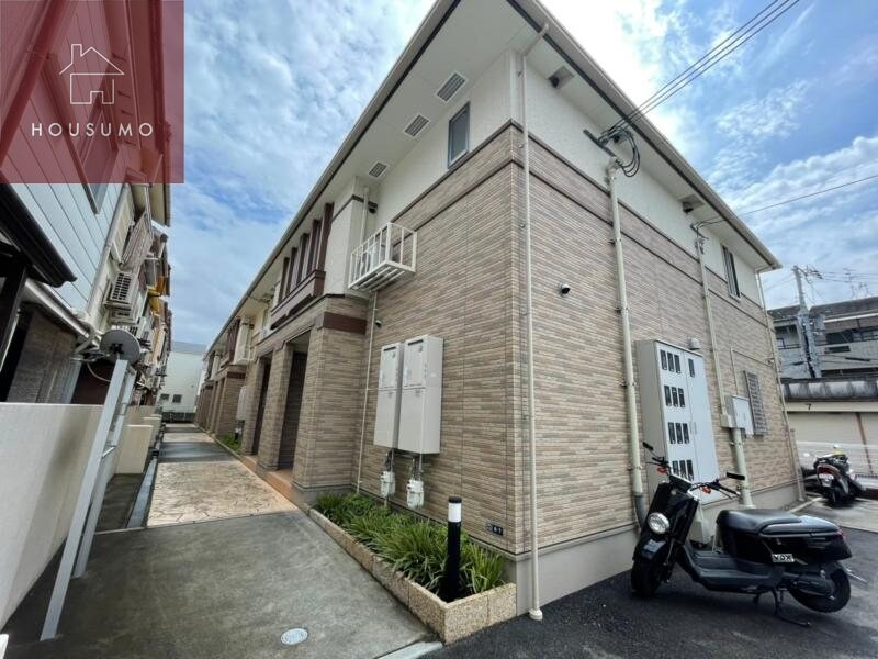 物件外観写真1　(落ち着いた雰囲気の外観です)