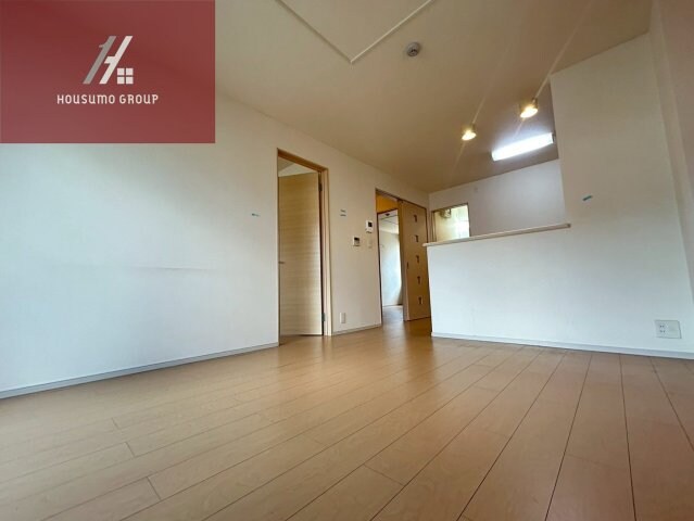 物件内観写真7　(おしゃれな居間です)