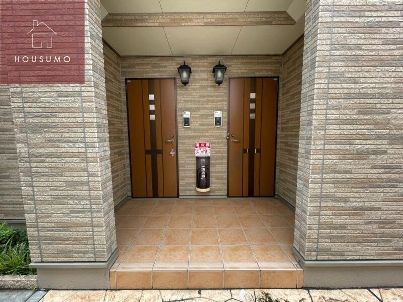 物件外観写真4　(ゆとりのあるロビーです)