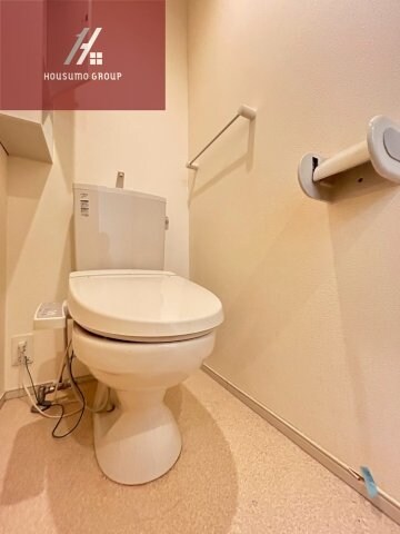 物件内観写真11　(ゆったりとした空間のトイレです)