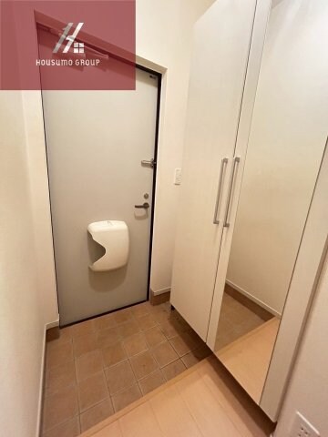 物件内観写真12　(収納もある玄関です)