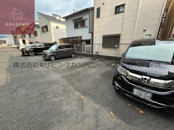 駐車場(駐車場です)