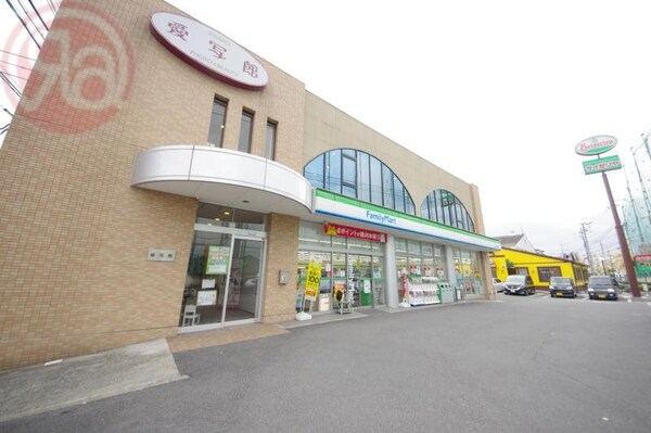 周辺環境(ファミリーマート 東大阪若江南町店 623m)