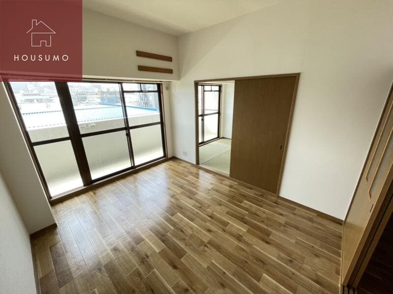 物件内観写真27　(広々とした洋室です)