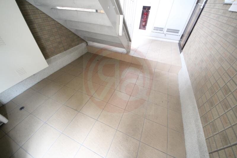 物件外観写真3　(ゆとりのあるロビーです)