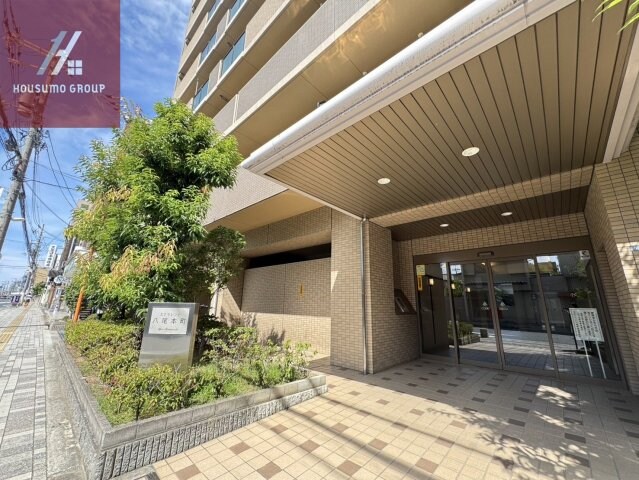 物件外観写真4　(落ち着いたエントランスです)