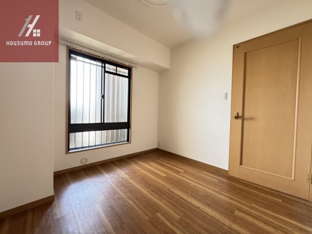 物件内観写真22　(個人の部屋や寝室として使える洋室です)