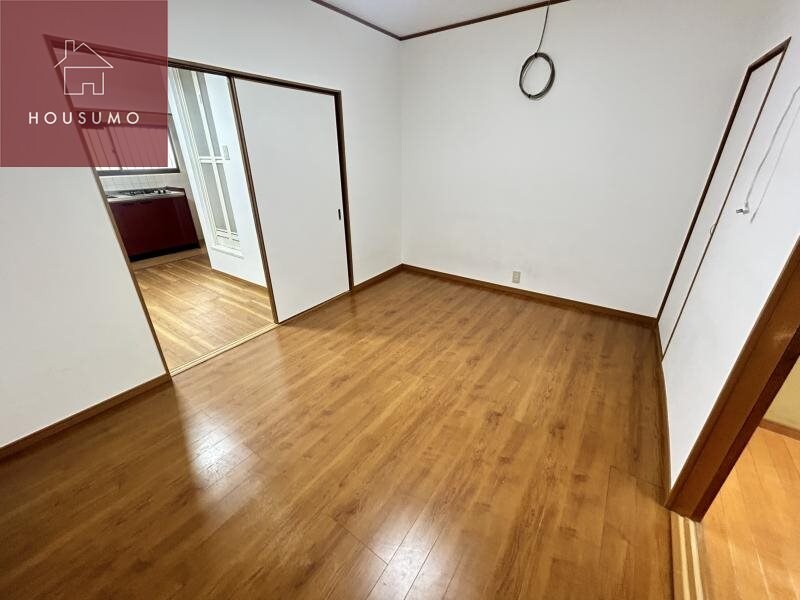 物件内観写真28　(落ち着いた色調の洋室です)