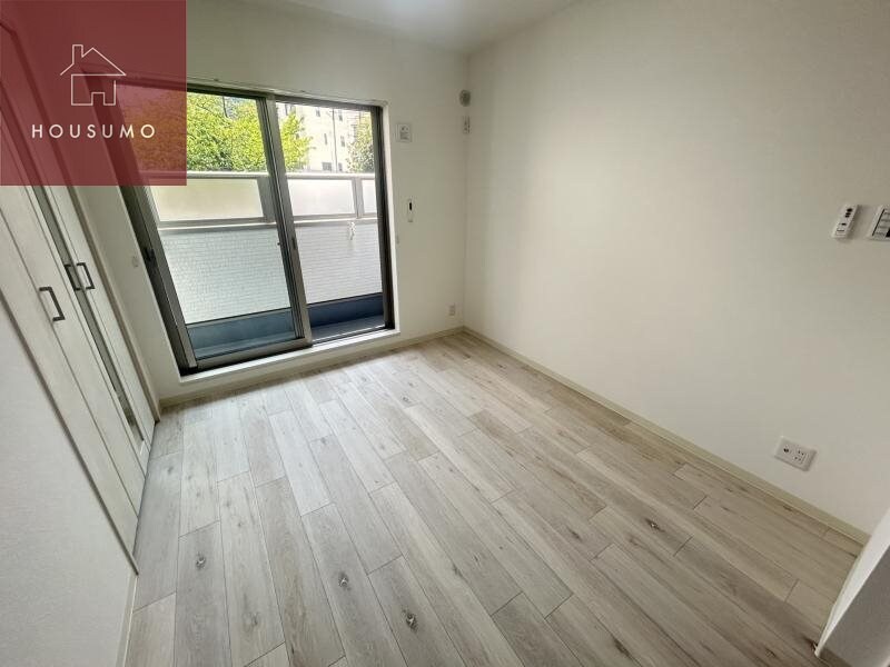 物件内観写真8　(使い勝手のいい寝室です)