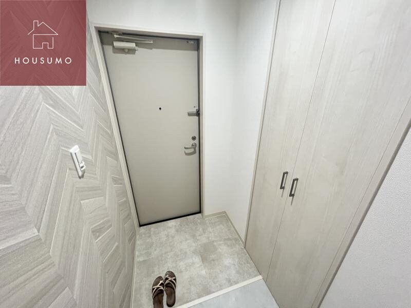 物件内観写真10　(ゆったりとした玄関です)