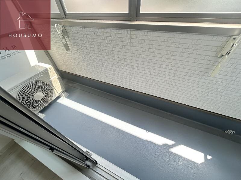 物件内観写真13　(開放的で明るい空間を演出してくれるバルコニーです)