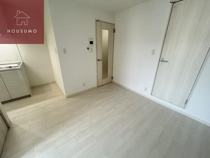 物件内観写真7　(明るい色調の室内です)