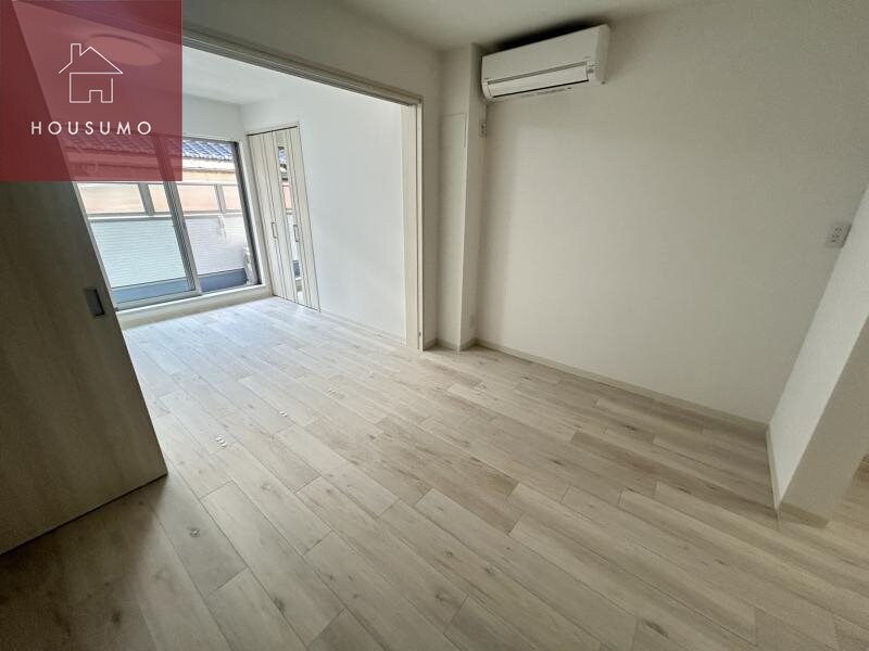 物件内観写真16　(ゆったりとした居間です)