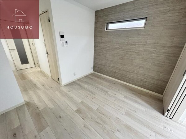 居室(こちらのリビングで趣味の時間をお楽しみください)