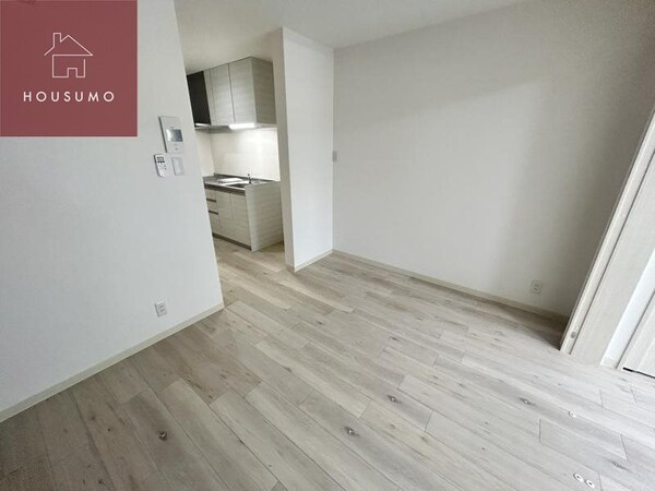 居室(こちらの居間で趣味の時間をお楽しみください)