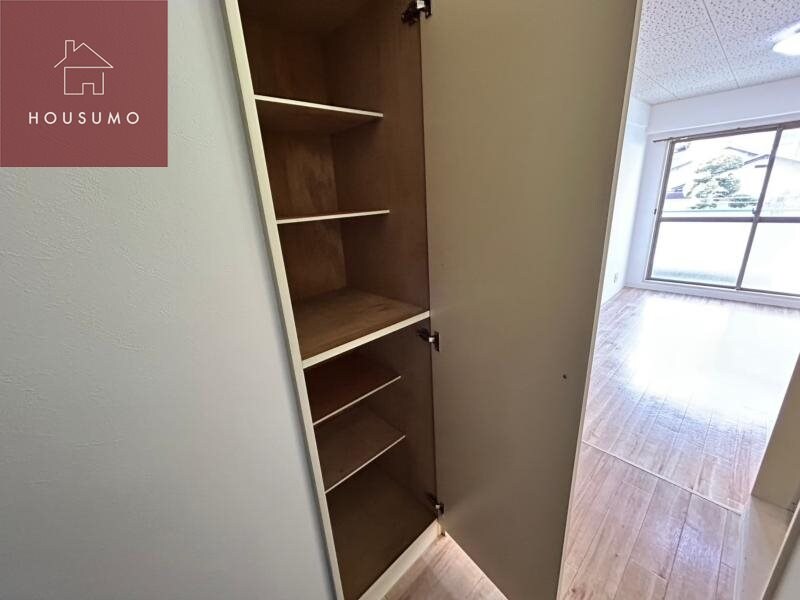 物件内観写真21　(大きなスペースがあり、収納には困りません)