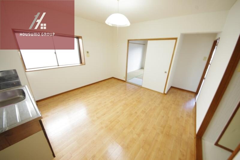 物件内観写真6　(こちらのリビングで趣味の時間をお楽しみください)