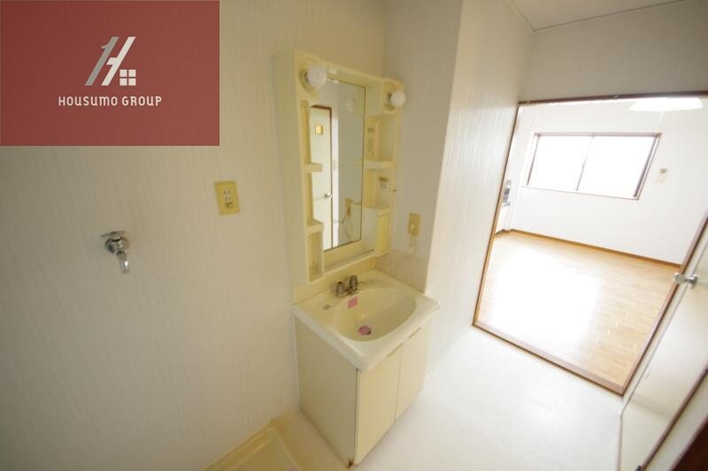 物件内観写真16　(独立洗面台で身支度をすべて済ませてしまいましょう)