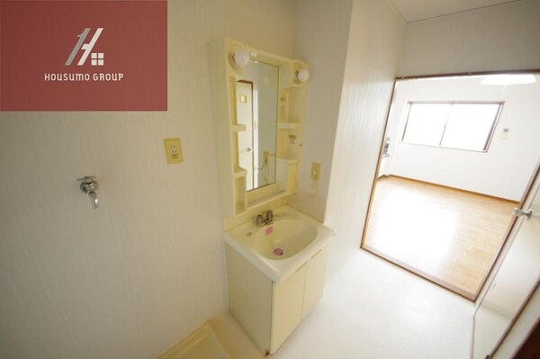 独立洗面台(独立洗面台で身支度をすべて済ませてしまいましょう)