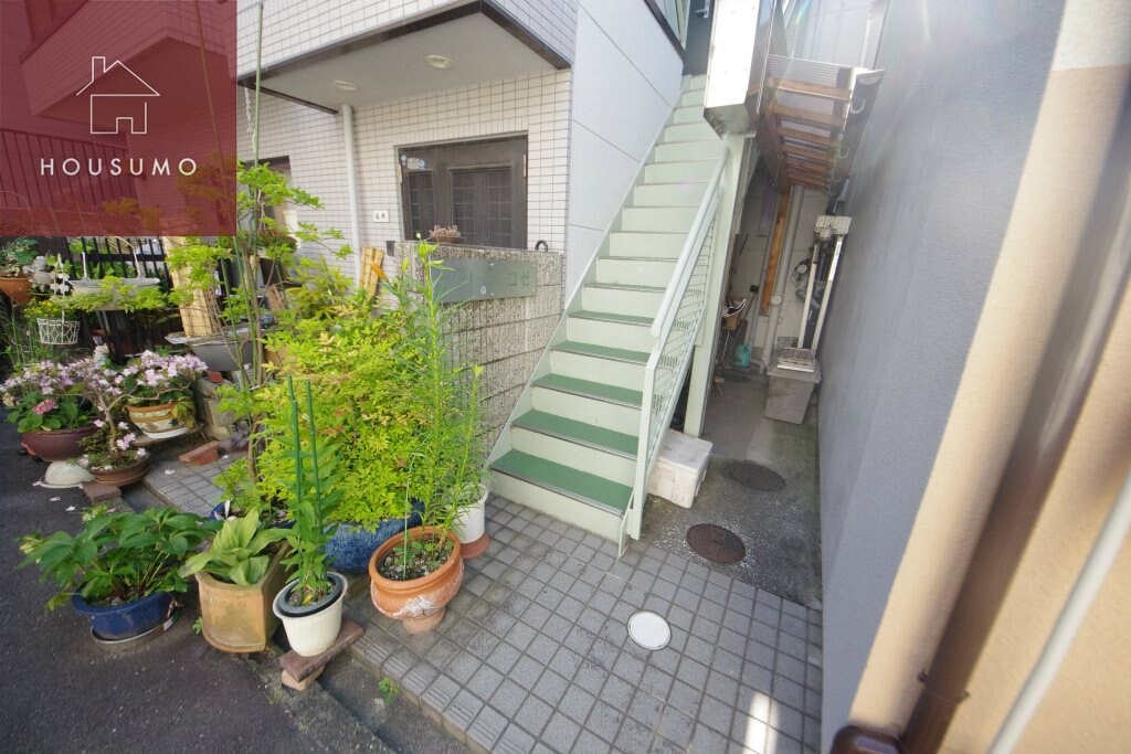 物件外観写真3　(エントランスです)