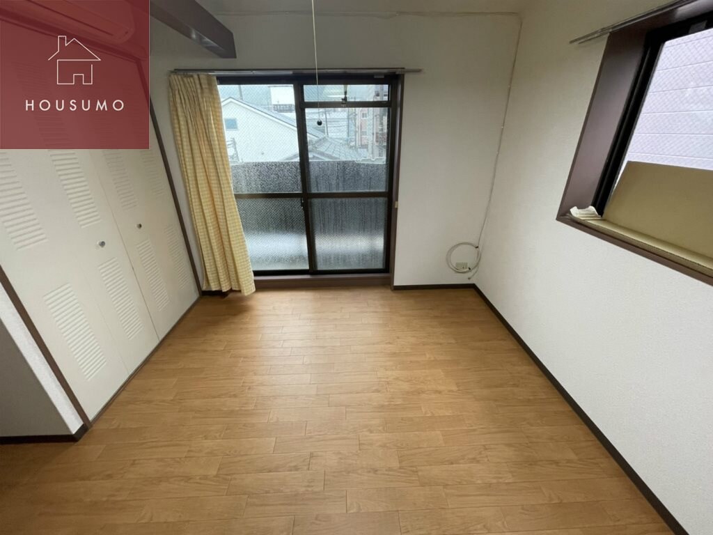 物件内観写真8　(開放的な寝室です)