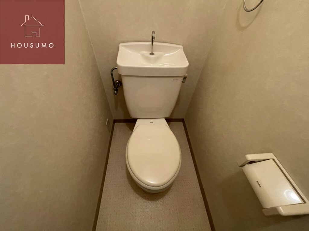 物件内観写真9　(ゆったりとした空間のトイレです)