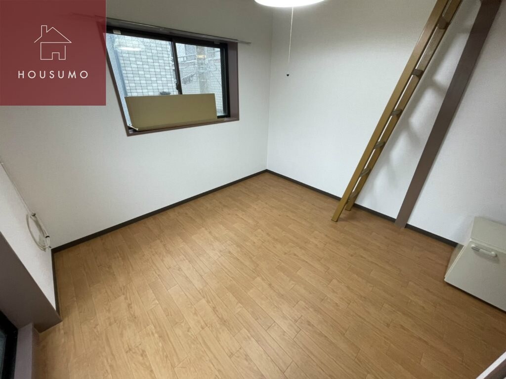 物件内観写真16　(明るい洋室です)