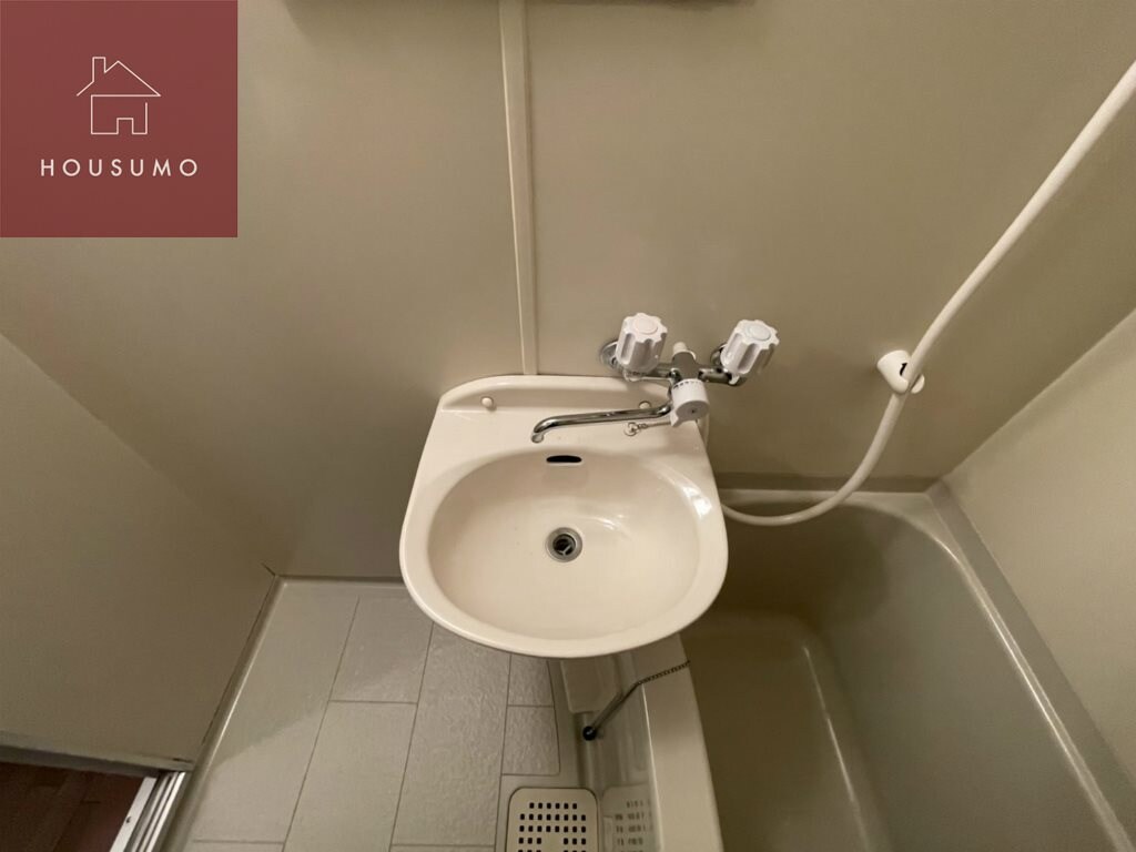 物件内観写真19　(広い洗面スペース)