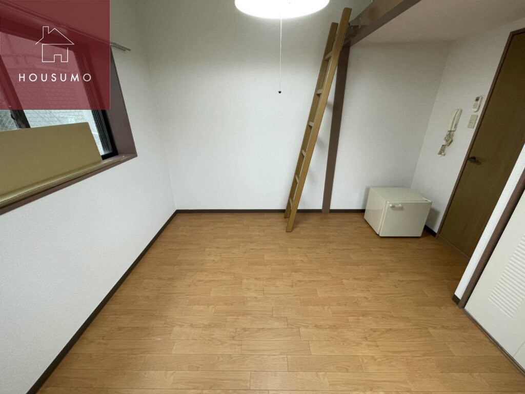 物件内観写真23　(落ち着いた色調の洋室です)