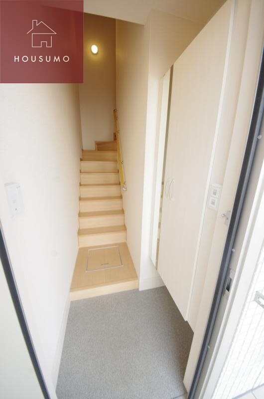 物件内観写真10　(収納もある玄関です)