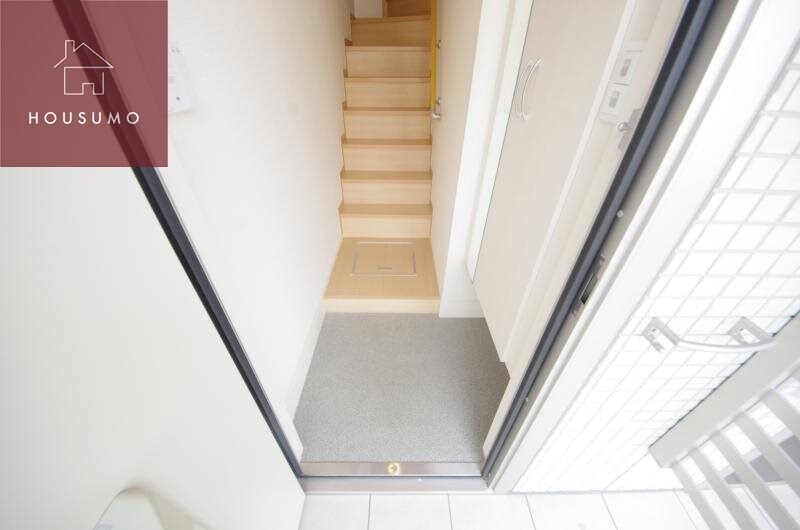 物件内観写真26　(明るい色調の室内です)