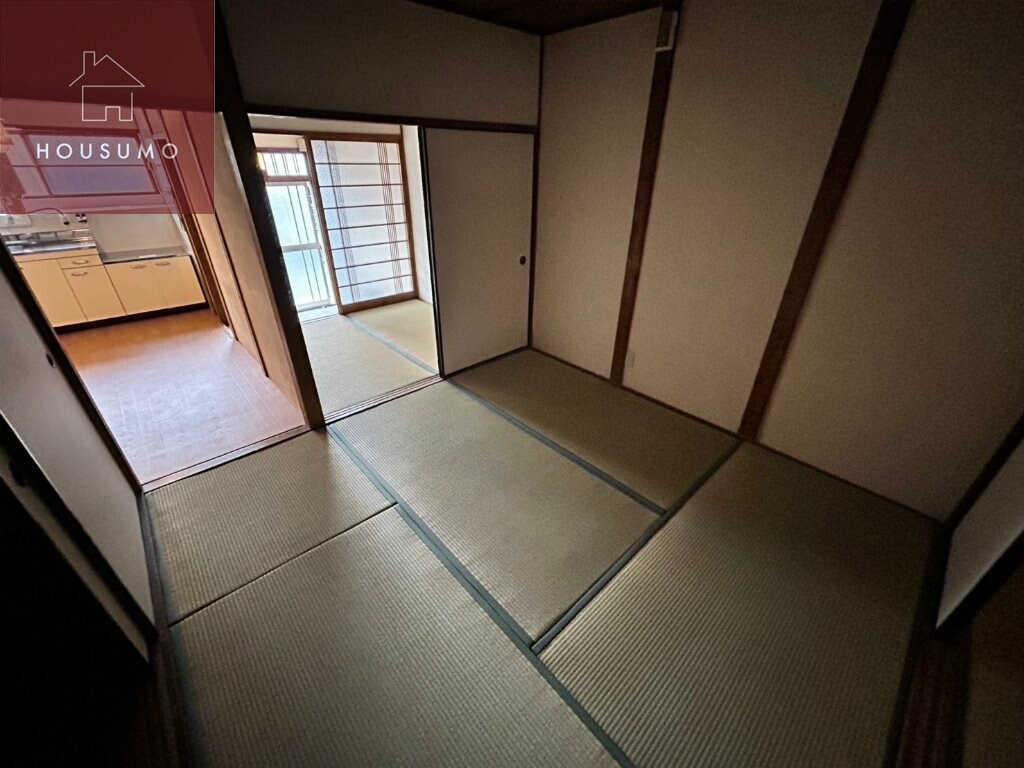物件内観写真27　(和室がひろがる居住スペース)