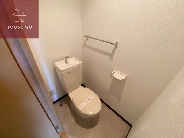 トイレ(コンパクトで使いやすいトイレです)