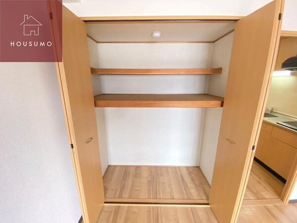 収納(小物を収納するのに便利です)