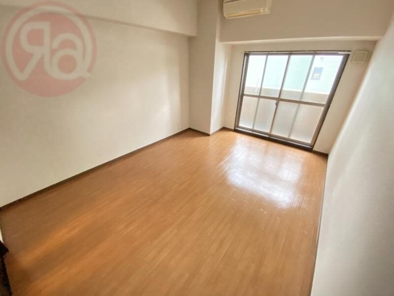 物件内観写真4　(こちらのリビングで趣味の時間をお楽しみください)