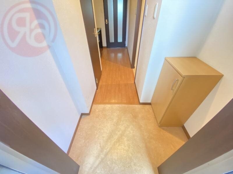 物件内観写真10　(ゆったりとした玄関です)