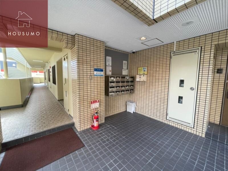 物件外観写真3　(落ち着いたロビーです)