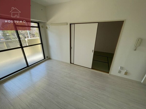 居室(ゆったり過ごせる居間です)